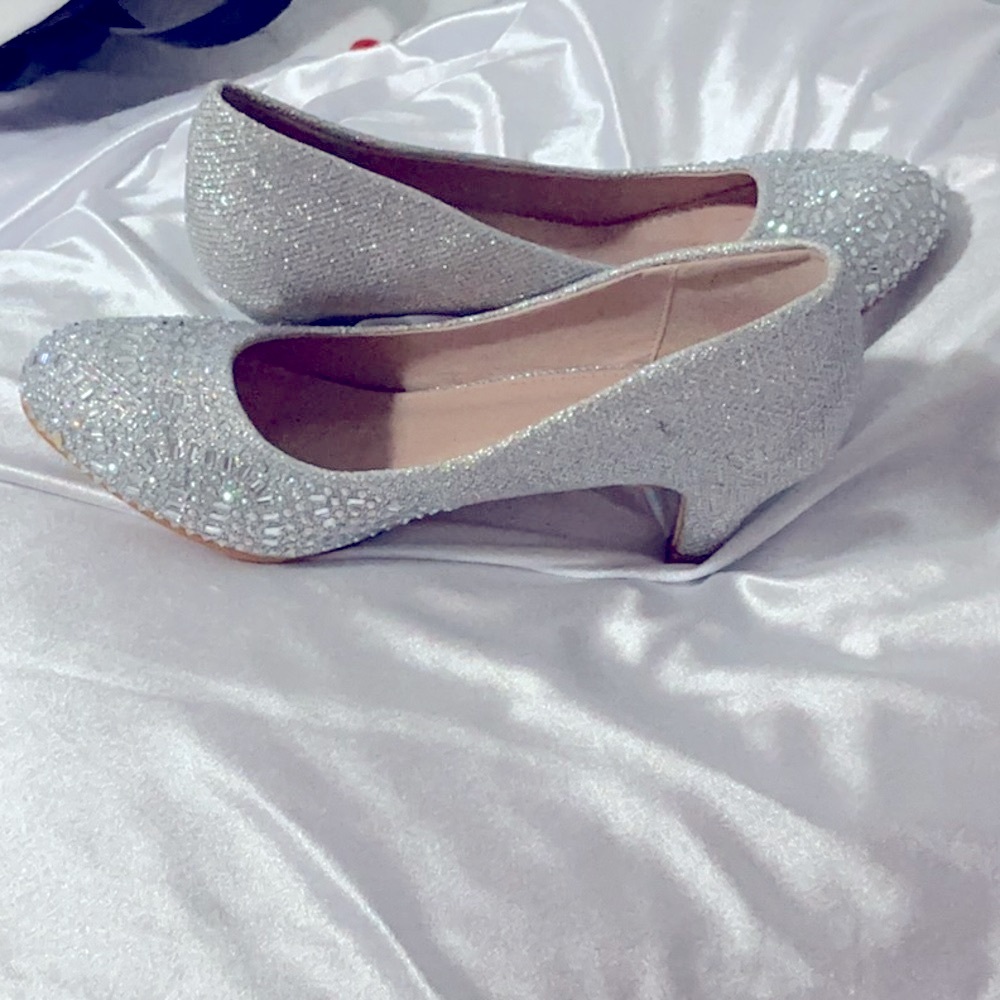 Delicacy Silver Sparkle Heels for Special Occasions
